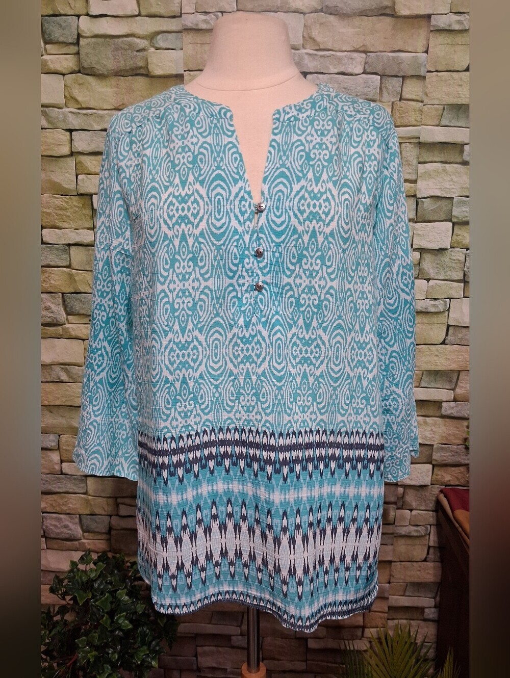 Kim Rogers 1X Flowy Teal and White Patterned Split-Neck Tunic